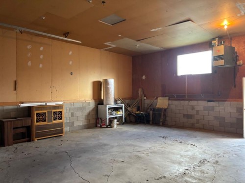 4716 55 Avenue, Provost, AB - Indoor Photo Showing Garage