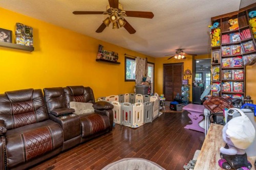 116 1 Avenue West, Marsden, SK - Indoor Photo Showing Living Room
