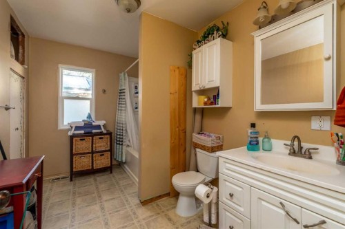 116 1 Avenue West, Marsden, SK - Indoor Photo Showing Bathroom