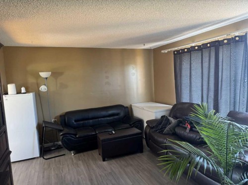 442039 Rge Rd 95, Rural Wainwright No. 61, M.D. Of, AB - Indoor Photo Showing Living Room