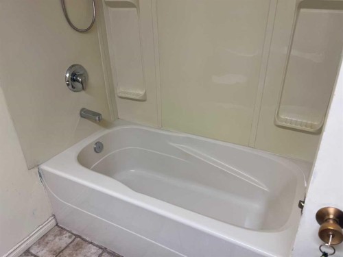 4502 56 Avenue, Lloydminster, AB - Indoor Photo Showing Bathroom