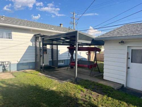 4502 56 Avenue, Lloydminster, AB - Outdoor