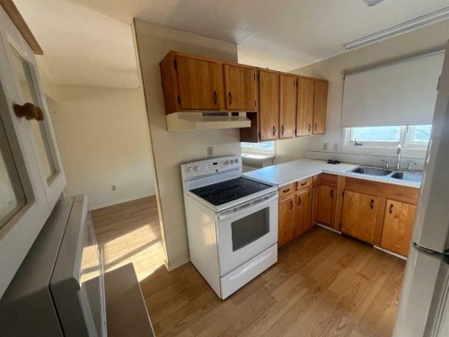 4502 56 Avenue, Lloydminster, AB - Indoor Photo Showing Kitchen With Double Sink