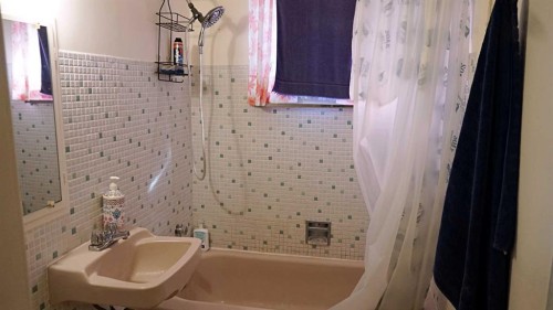 4703 49 Street, Myrnam, AB - Indoor Photo Showing Bathroom