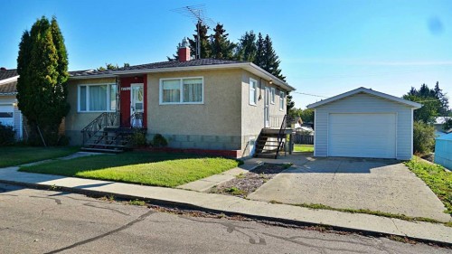 4703 49 Street, Myrnam, AB - Outdoor