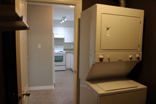 207A-5101 18 Street, Lloydminster, AB - Indoor Photo Showing Laundry Room
