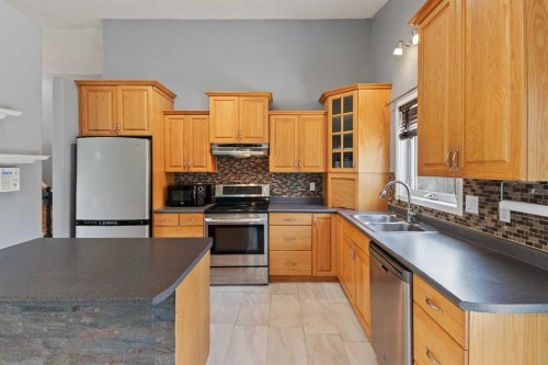 110 Pleasant Drive, Paradise Valley, AB - Indoor Photo Showing Kitchen With Double Sink