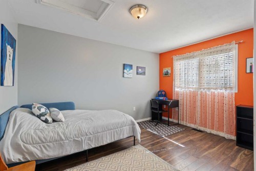 110 Pleasant Drive, Paradise Valley, AB - Indoor Photo Showing Bedroom