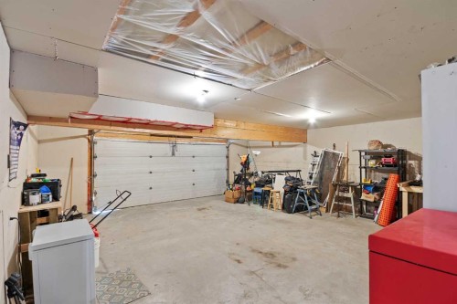 110 Pleasant Drive, Paradise Valley, AB - Indoor Photo Showing Garage