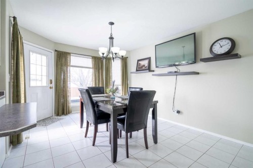 3906 59 Avenue Close, Lloydminster, AB - Indoor Photo Showing Dining Room