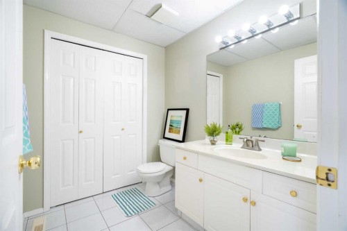 3906 59 Avenue Close, Lloydminster, AB - Indoor Photo Showing Bathroom