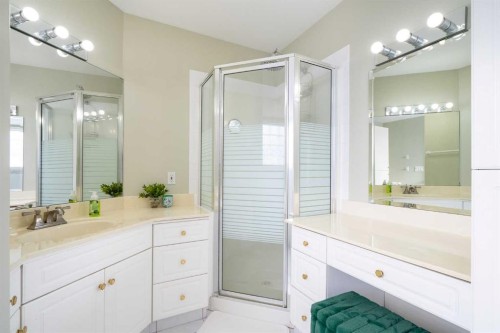 3906 59 Avenue Close, Lloydminster, AB - Indoor Photo Showing Bathroom