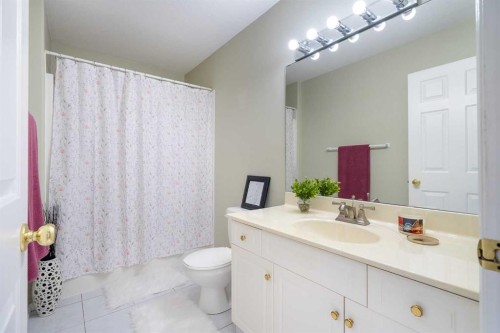 3906 59 Avenue Close, Lloydminster, AB - Indoor Photo Showing Bathroom