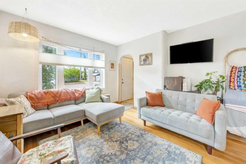 4828 42 Street, Lloydminster, SK - Indoor Photo Showing Living Room