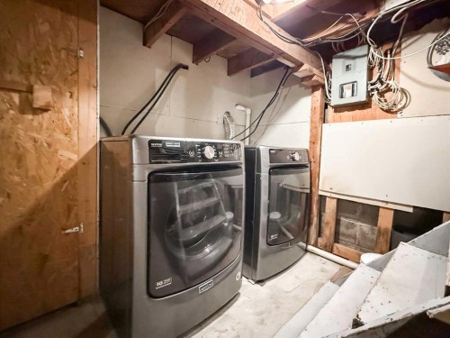 4828 42 Street, Lloydminster, SK - Indoor Photo Showing Laundry Room