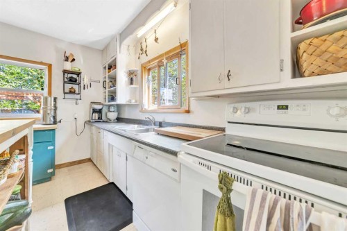 4828 42 Street, Lloydminster, SK - Indoor Photo Showing Kitchen