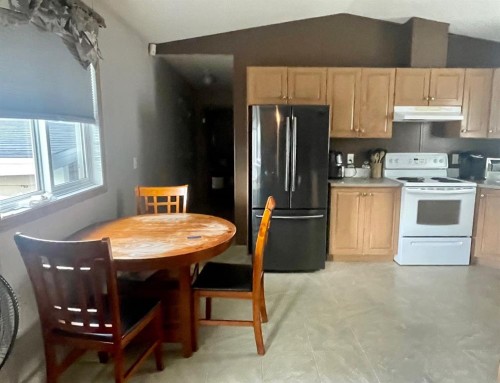1549 15 Street Crescent, Wainwright, AB - Indoor Photo Showing Kitchen
