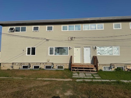 7-305 5 Street, Wainwright, AB - Outdoor