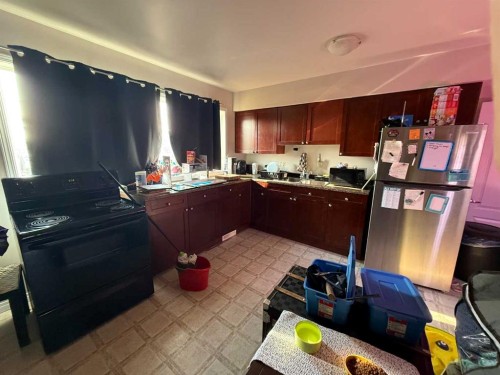 7-305 5 Street, Wainwright, AB - Indoor Photo Showing Kitchen