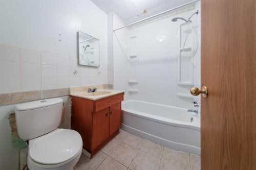 1828 49 Avenue, Lloydminster, SK - Indoor Photo Showing Bathroom