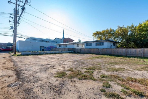 5012 47 Street, Lloydminster, AB - Outdoor