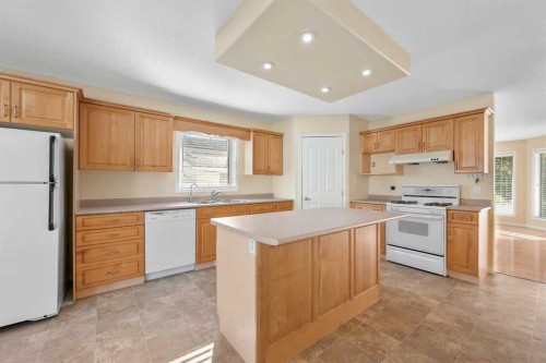 4926 51 Avenue, Kitscoty, AB - Indoor Photo Showing Kitchen