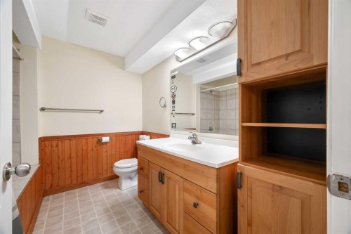 4926 51 Avenue, Kitscoty, AB - Indoor Photo Showing Bathroom