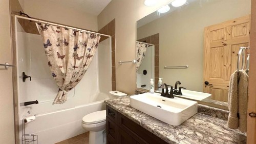 445045 Rng Rd 45, Rural Wainwright No. 61, M.D. Of, AB - Indoor Photo Showing Bathroom