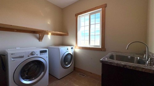 445045 Rng Rd 45, Rural Wainwright No. 61, M.D. Of, AB - Indoor Photo Showing Laundry Room