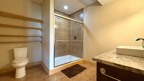 445045 Rng Rd 45, Rural Wainwright No. 61, M.D. Of, AB - Indoor Photo Showing Bathroom