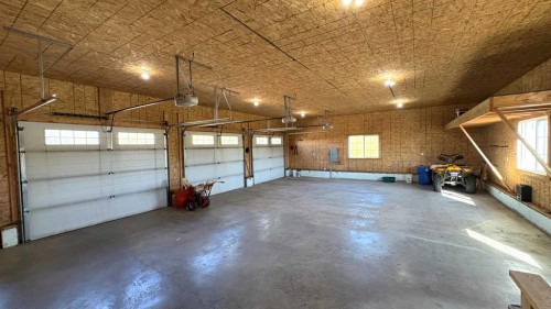 445045 Rng Rd 45, Rural Wainwright No. 61, M.D. Of, AB - Indoor Photo Showing Garage