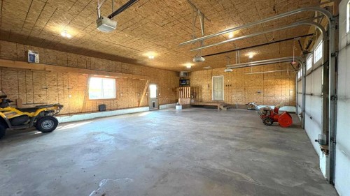 445045 Rng Rd 45, Rural Wainwright No. 61, M.D. Of, AB - Indoor Photo Showing Garage