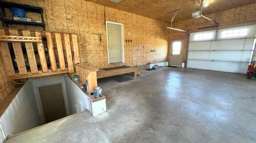 445045 Rng Rd 45, Rural Wainwright No. 61, M.D. Of, AB - Indoor Photo Showing Garage