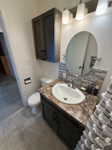 5047 51 Street, Mannville, AB - Indoor Photo Showing Bathroom