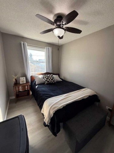 5047 51 Street, Mannville, AB - Indoor Photo Showing Bedroom