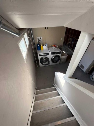 5047 51 Street, Mannville, AB - Indoor Photo Showing Other Room