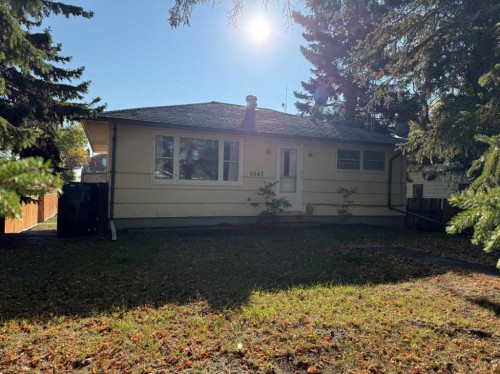 5047 51 Street, Mannville, AB - Outdoor