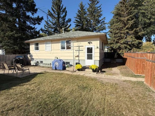 5047 51 Street, Mannville, AB - Outdoor