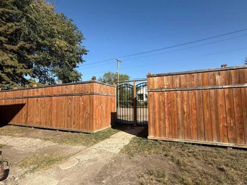 5047 51 Street, Mannville, AB - Outdoor