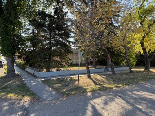 5047 51 Street, Mannville, AB - Outdoor