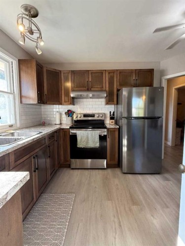 5047 51 Street, Mannville, AB - Indoor Photo Showing Kitchen