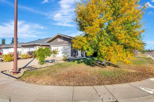 5902 41 Street, Lloydminster, AB - Outdoor