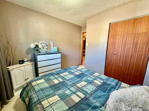 4425 56 Avenue, Provost, AB - Indoor Photo Showing Bedroom
