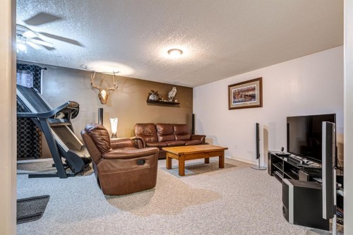 4845 50 Avenue, Kitscoty, AB - Indoor