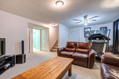 4845 50 Avenue, Kitscoty, AB - Indoor Photo Showing Living Room