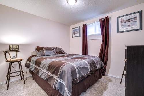 4845 50 Avenue, Kitscoty, AB - Indoor Photo Showing Bedroom