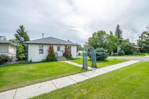 4845 50 Avenue, Kitscoty, AB - Outdoor