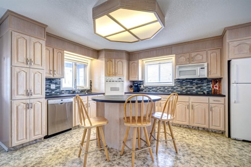 4845 50 Avenue, Kitscoty, AB - Indoor Photo Showing Kitchen