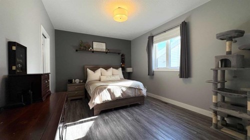 538 24 Street, Wainwright, AB - Indoor Photo Showing Bedroom