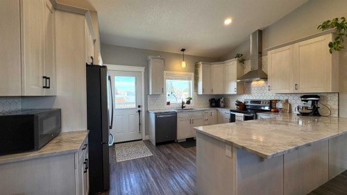 538 24 Street, Wainwright, AB - Indoor Photo Showing Kitchen